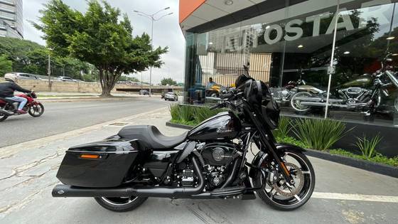 HARLEY-DAVIDSON STREET GLIDE SPECIAL 
